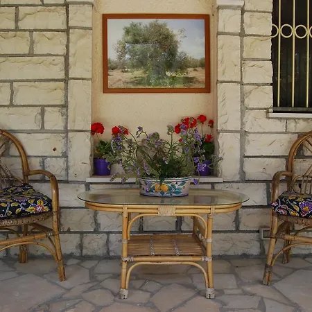 Neeton Bed & Breakfast 3*